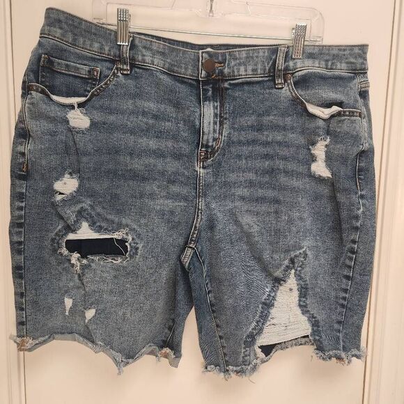 Lane Bryant Blue Denim Distressed Bermuda Shorts Size 18 (5115) - Picture 1 of 6